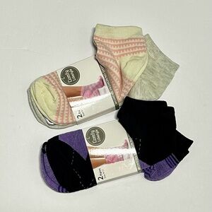 Comfy Lifestyle NWT 4 Pairs of Women's Ankle‎ Socks